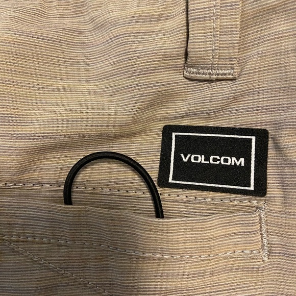 Tan Volcom shorts, size 34 - Picture 4 of 4